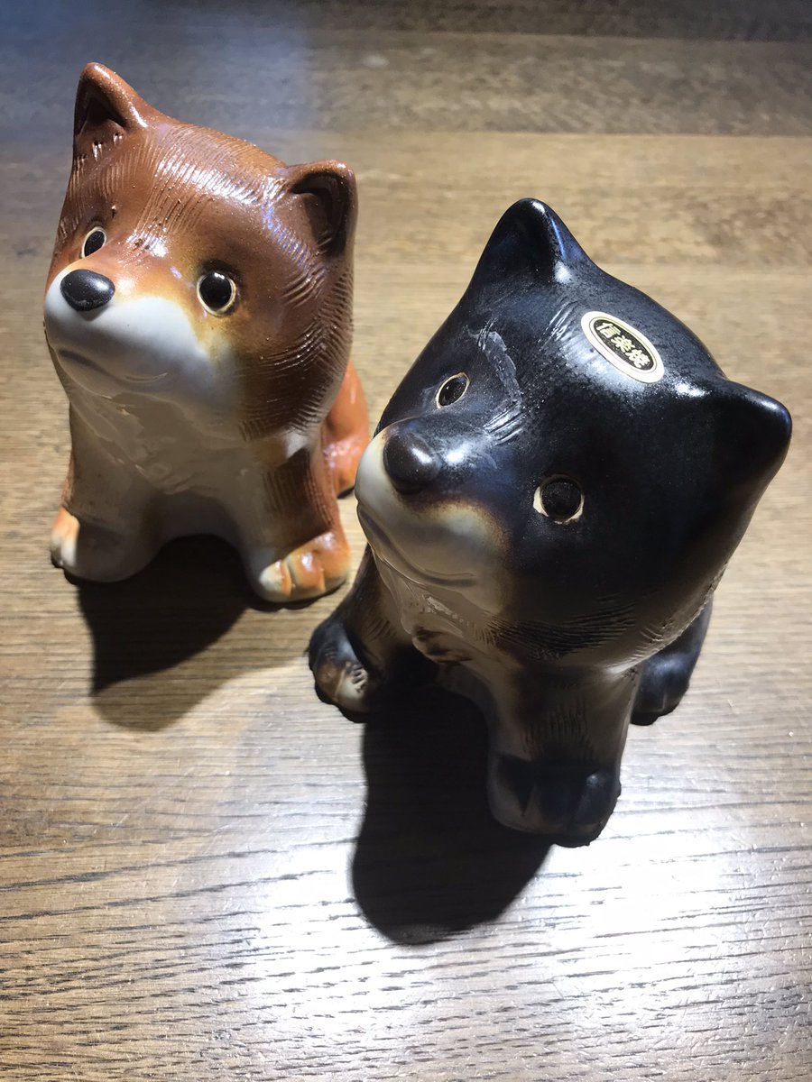 EBISUYA100's tweet photo. #恵比寿屋陶器店

双子の柴犬くんたち

円な瞳で、無言の要求をしています

可愛さがダダ漏れですね

信楽焼です https://t.co/7jDjCtIryH