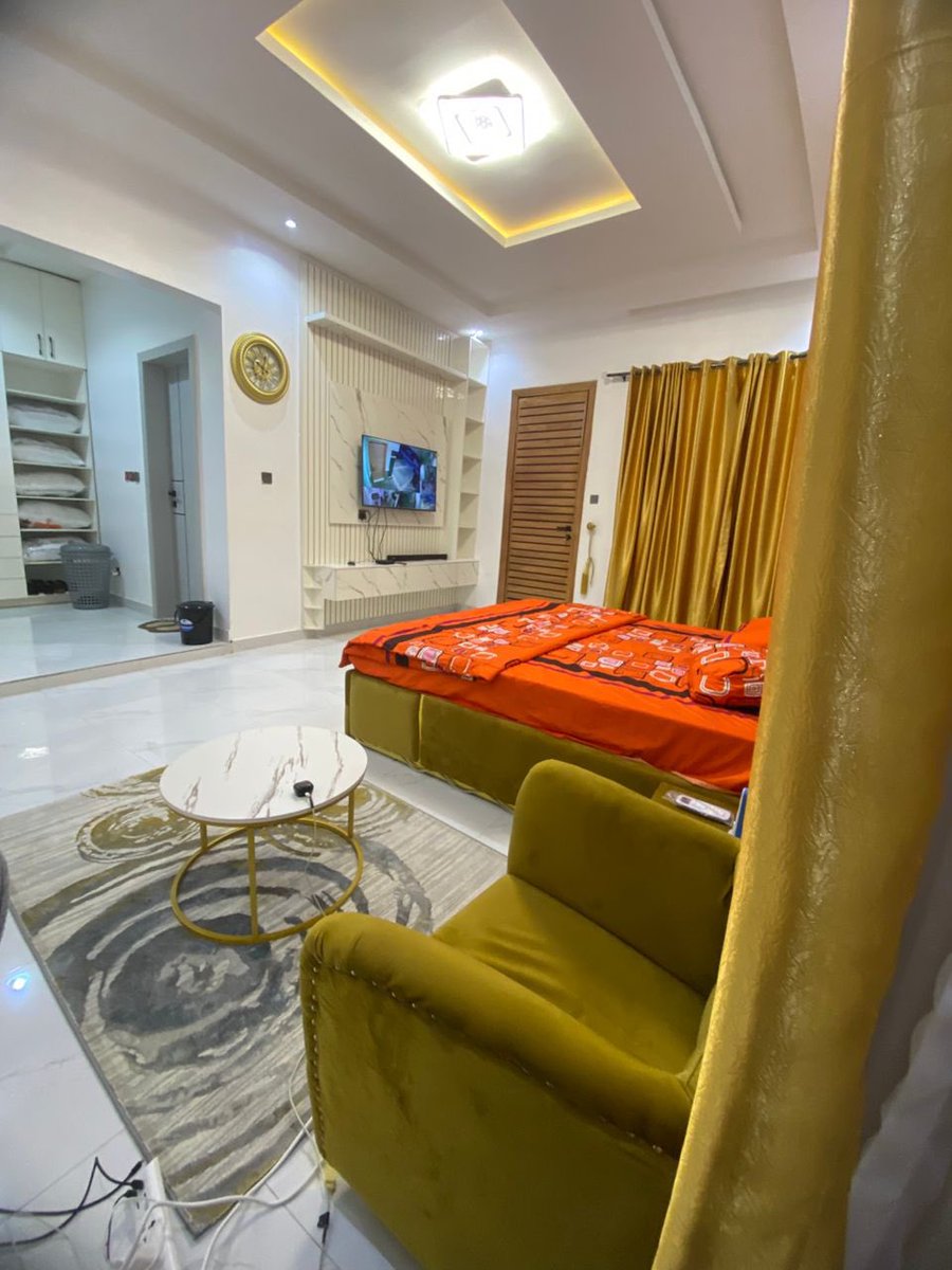 hushT2t's tweet photo. @NgoziPreshy 🏡 4-Bedroom Duplex Shortlet –Ikeja
💰 ₦250K per night

Includes:
🛏️ 4 bedrooms | 🛋️ 2 living rooms
🚗 Parking for 3–4 cars
🛡️ 24/7 security
⚡ Standby generator
🌐 Fast Wi-Fi
🧼 Cleaning services

📍 Prime location – central, secure &amp; stylish.

📞 DM to book now! https://t.co/zgx7FE1sAi