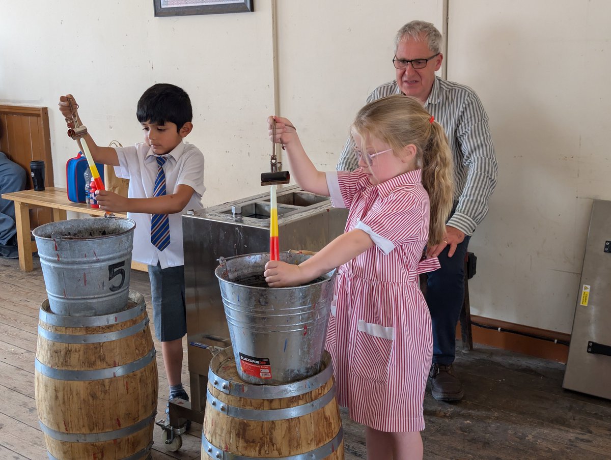 Holy Trinity School tweet media