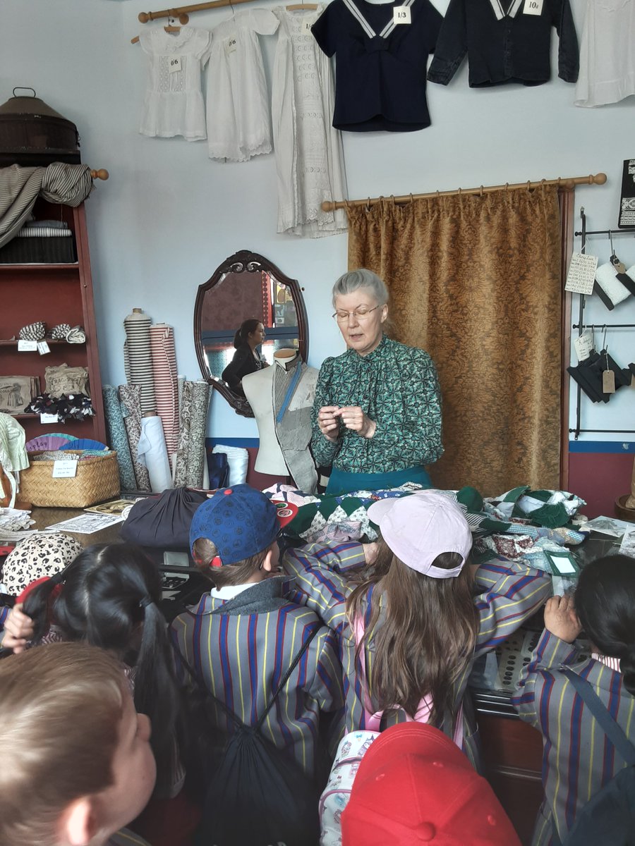 Holy Trinity School tweet media