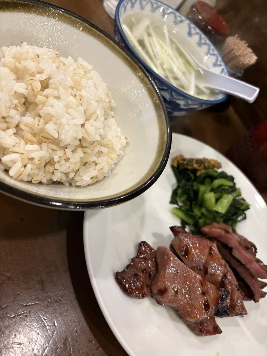 このまえ仙台まで『キャッツ』を観に行ってきました🐈‍⬛
こもちぃと！！！

なにか観に行こうか〜と言っていたらキャッツがいい！との事だったのでプチ旅行も兼ねて行ったよ🚄💨

牛タンたべてずんだシェイクので満喫しました！たのしかった〜！！
