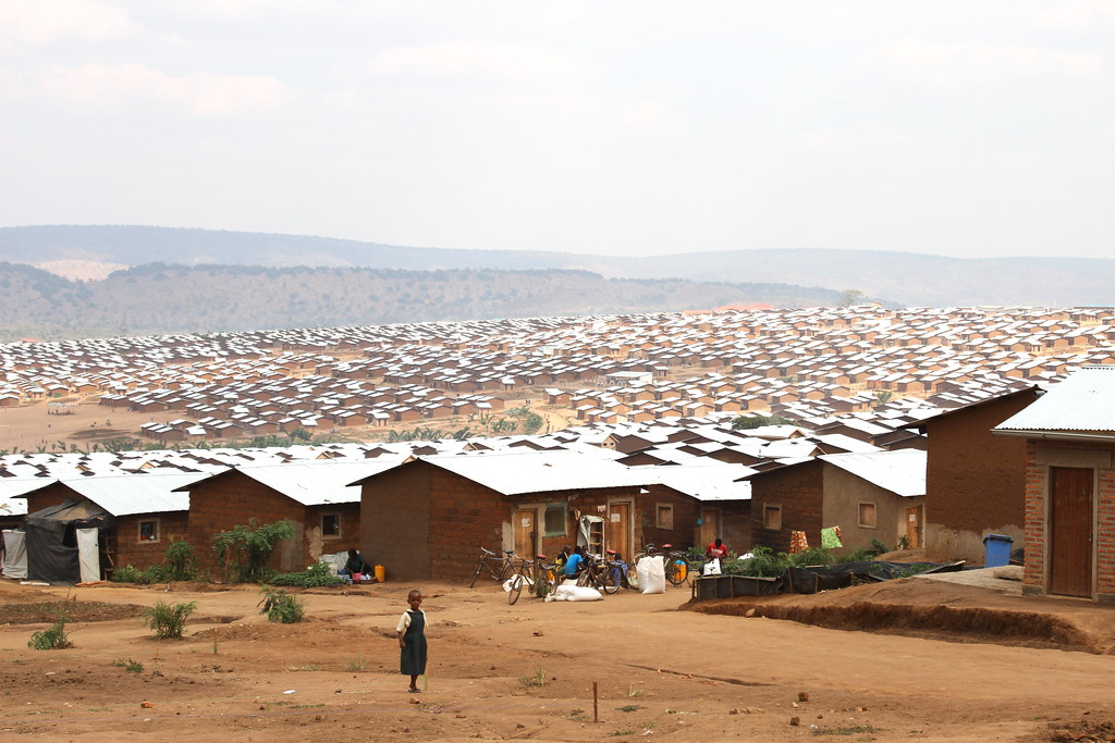 ChroniclesRW's tweet image. UPDATE: UNHCR database shows that 3,403 Burundians sought refuge in Rwanda last year alone. Among them, 1,251 registered as refugees, 32 are asylum seekers, and the remaining 2,120 individuals are listed as “people of concern”.
Total Burundians now are 49,597 as of December.