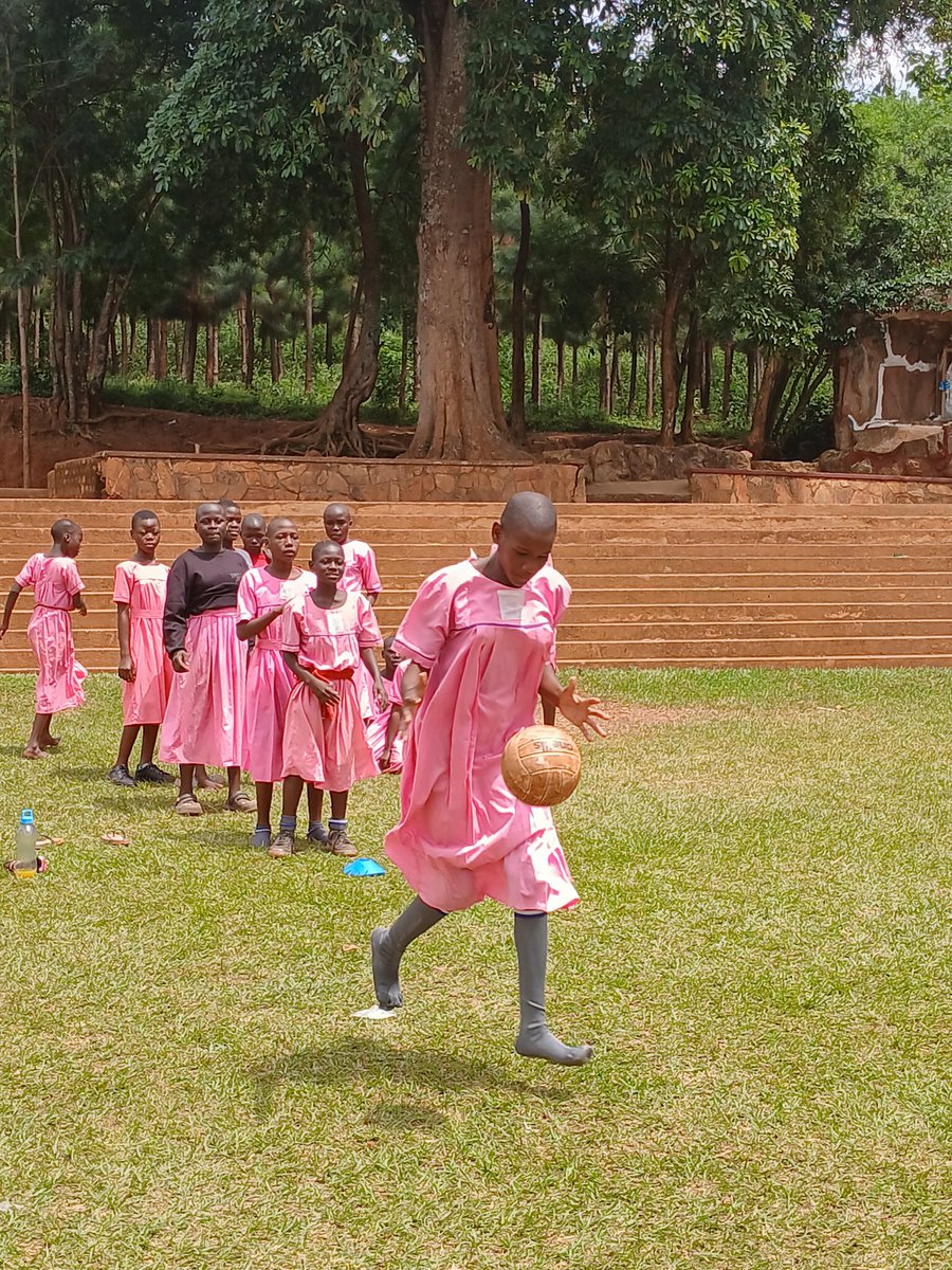 SimbaGaa's tweet image. Simba Wolfhounds emphasizes girl empowerment through Gaelic football. We are grateful for the @UCDVO team's partnership in achieving this dream and ensuring girls continue participating in sports.