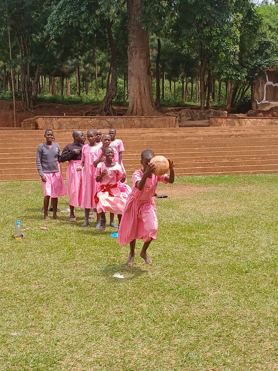 SimbaGaa's tweet image. Simba Wolfhounds emphasizes girl empowerment through Gaelic football. We are grateful for the @UCDVO team's partnership in achieving this dream and ensuring girls continue participating in sports.