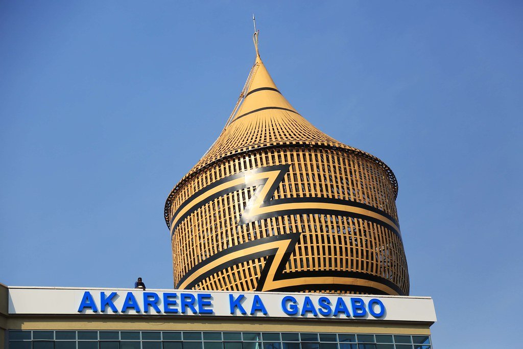 Iyi nyubako nziza, ni ibiro by'Akarere ka Gasabo. Niyo igiye kuberamo inteko rusange y'urubyiruko rw'abakorerabushake ku rwego rw'Umujyi wa Kigali. <a href="/RwandaLocalGov/">Ministry of Local Government | Rwanda</a> <a href="/Rwandapolice/">Rwanda National Police</a> <a href="/CityofKigali/">City of Kigali</a> <a href="/Gasabo_District/">Gasabo District</a> <a href="/RNPSpokesperson/">ACP B Rutikanga</a> <a href="/Kgl_Yvolunteers/">RYVCP Kigali City</a> #RwandaWorks
