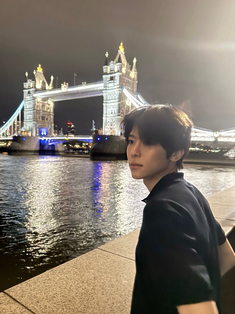 dressed like an international student doing his masters in london 🤦‍♀️ (love it)