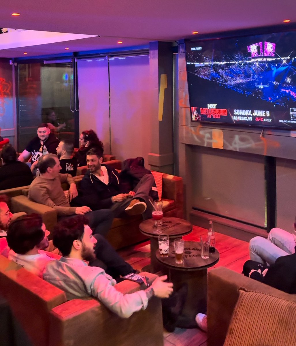 wffexperience's tweet image. 🚨After-Show de Clash in Paris
Comme l’an dernier pour #Backlash, prolongez votre soirée après Clash in Paris avec notre AfterShow!
Partagez un verre avec d’autres passionnés dans une ambiance WWE dans un bar privatisé!
🗓️ Détails et réservations : wffexperience.fr/?tour=after-sh…