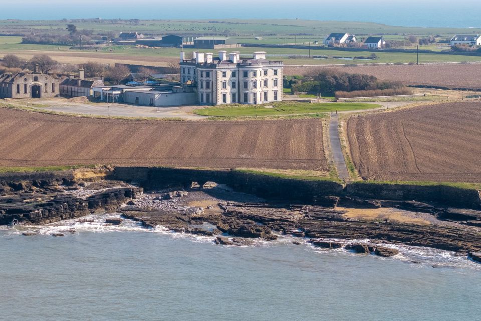 KieranJFanning's tweet image. Why is this hotel doomed not to succeed? shorturl.at/3PT5c Might it have something to do with a man in black? Find out in my book, 'Haunted Ireland', illustrated by Mark Hill.