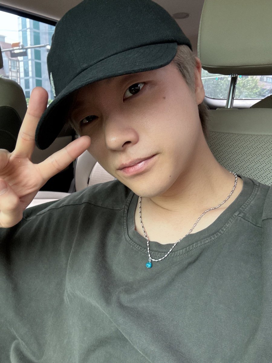 capital_J2794's tweet image. 250627 • Jinhwan on Plus Chat

"어제 염색했어 하하핳"
(I dyed my hair yesterday hahaha)

@iKON_gnani_____ @iKONIC_143
#iKON #JAY #JINHWAN #아이콘 #김진환 #진환 #ジナン