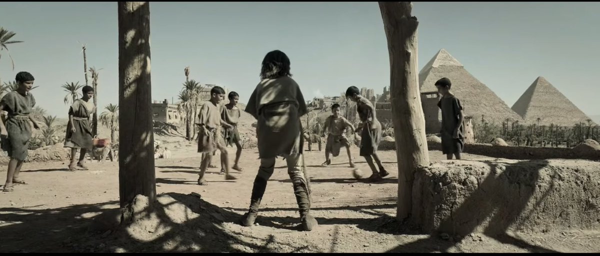 FirstFrameYTB's tweet image. Pardon ?! 🤣 
#gladiator2 #football