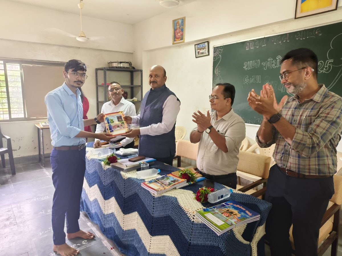 ગુજરાતનો સૌથી મોટો શૈક્ષણિક ઉત્સવ એટલે શાળા પ્રવેશોત્સવ! 📚જે અંતર્ગત મોડેલ સ્કુલ, સાણંદ અને તેલાવ પ્રાથમિક / માધ્યમિક શાળાઓમાં શાળા પ્રવેશોત્સવ ૨૦૨૫ અને કન્યા કેળવણી મહોત્સવની ઉજવણી કરવામાં આવી અને નાનાં ભૂલકાંઓનું હર્ષભેર સ્વાગત કરી અને શ્રેષ્ઠ ભવિષ્ય માટે શુભકામનાઓ આપી.