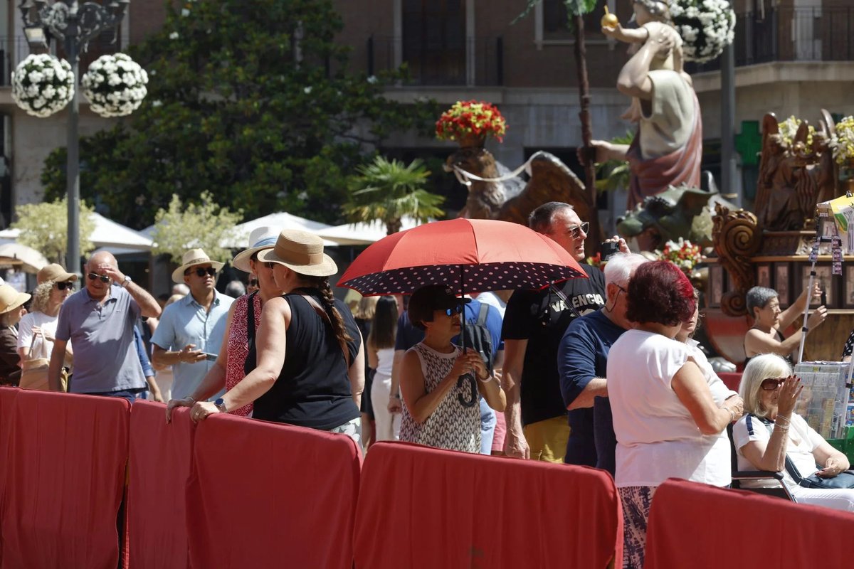 En peu de festa (@enpeudefesta) on Twitter photo Ja podeu escoltar una nova entrega d’«En peu de festa», un espai de debat i reflexió sobre #festes i #culturafestiva per a persones critiques i inconformistes.🎙️🔥
La columna d’opinió, a càrrec de <a href="/xortells/">Ximo Garcia i Ortells</a> està dedicada a l’impacte del #canviclimàtic sobre les festes. ☀️⛈️ Ja podeu escoltar una nova entrega d’«En peu de festa», un espai de debat i reflexió sobre #festes i #culturafestiva per a persones critiques i inconformistes.🎙️🔥
La columna d’opinió, a càrrec de <a href="/xortells/">Ximo Garcia i Ortells</a> està dedicada a l’impacte del #canviclimàtic sobre les festes. ☀️⛈️