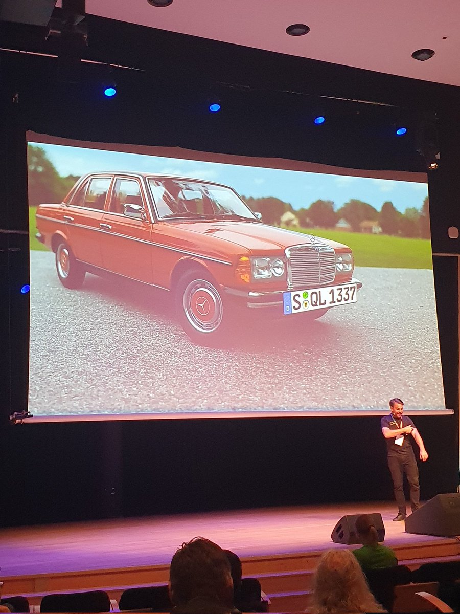 MaritvanDijk77's tweet image. First speaker immediately wins nerd of the day...
#JoyOfCoding