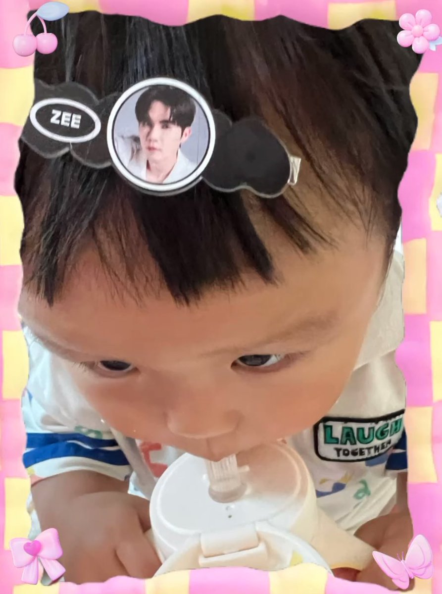 onlyzee4everr's tweet photo. The hairpin I gave to my nephew 💕🩷
It's so adorable💟

@zee_pruk #ZeePruk  #Zunshine 
#DMD1stPopupStoreinOsaka
#DMDInOSAKA2025xZee
#DMDPopUpStoreInOSAKA https://t.co/yH46mDafYl