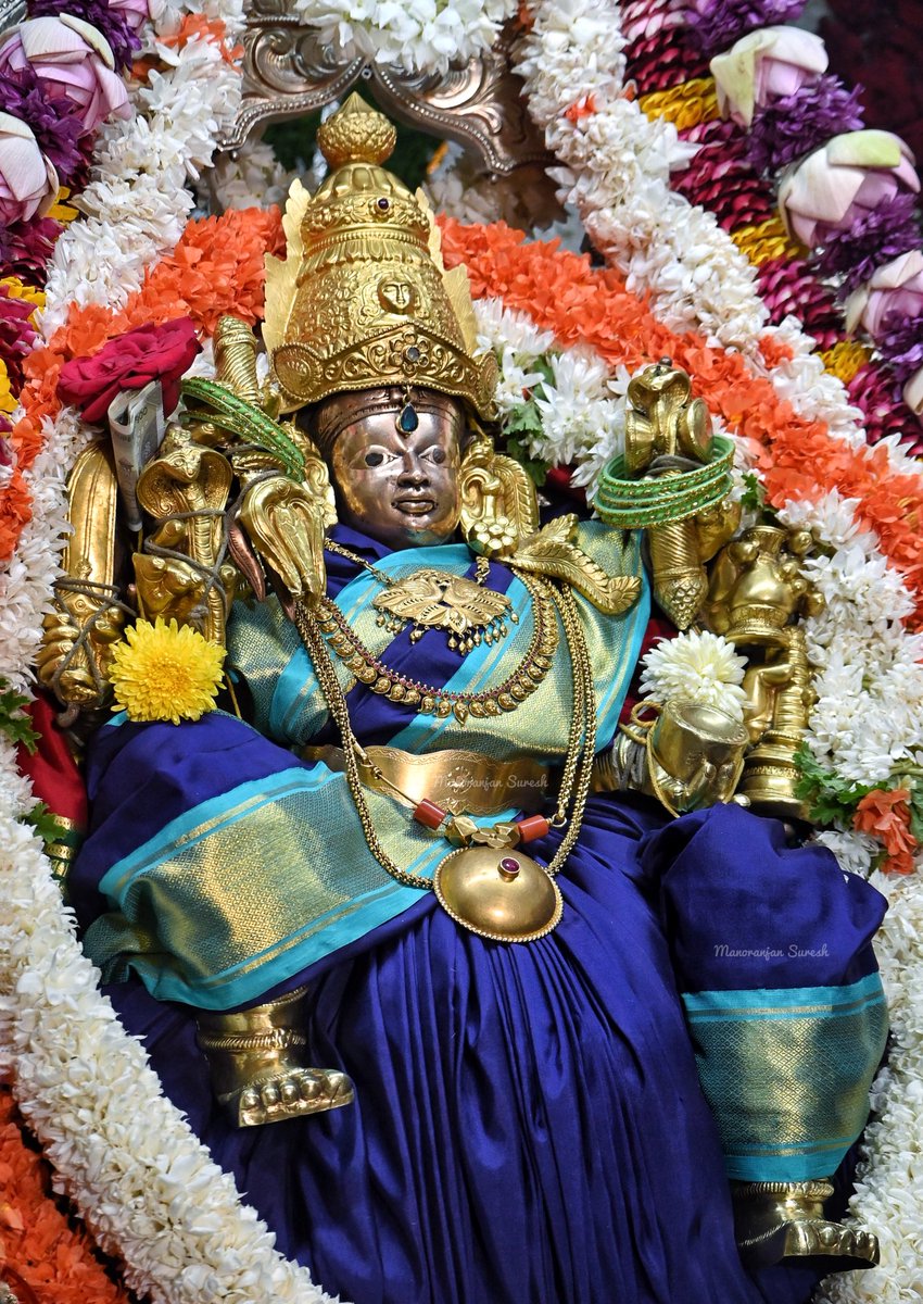ಮೊದಲ ಆಷಾಡ ಶುಕ್ರವಾರ ತಾಯಿ ಚಾಮುಂಡೇಶ್ವರಿಗೆ ಲಕ್ಷ್ಮೀ ಅಲಂಕಾರ 🙏🏼

#ashada #chamundibetta