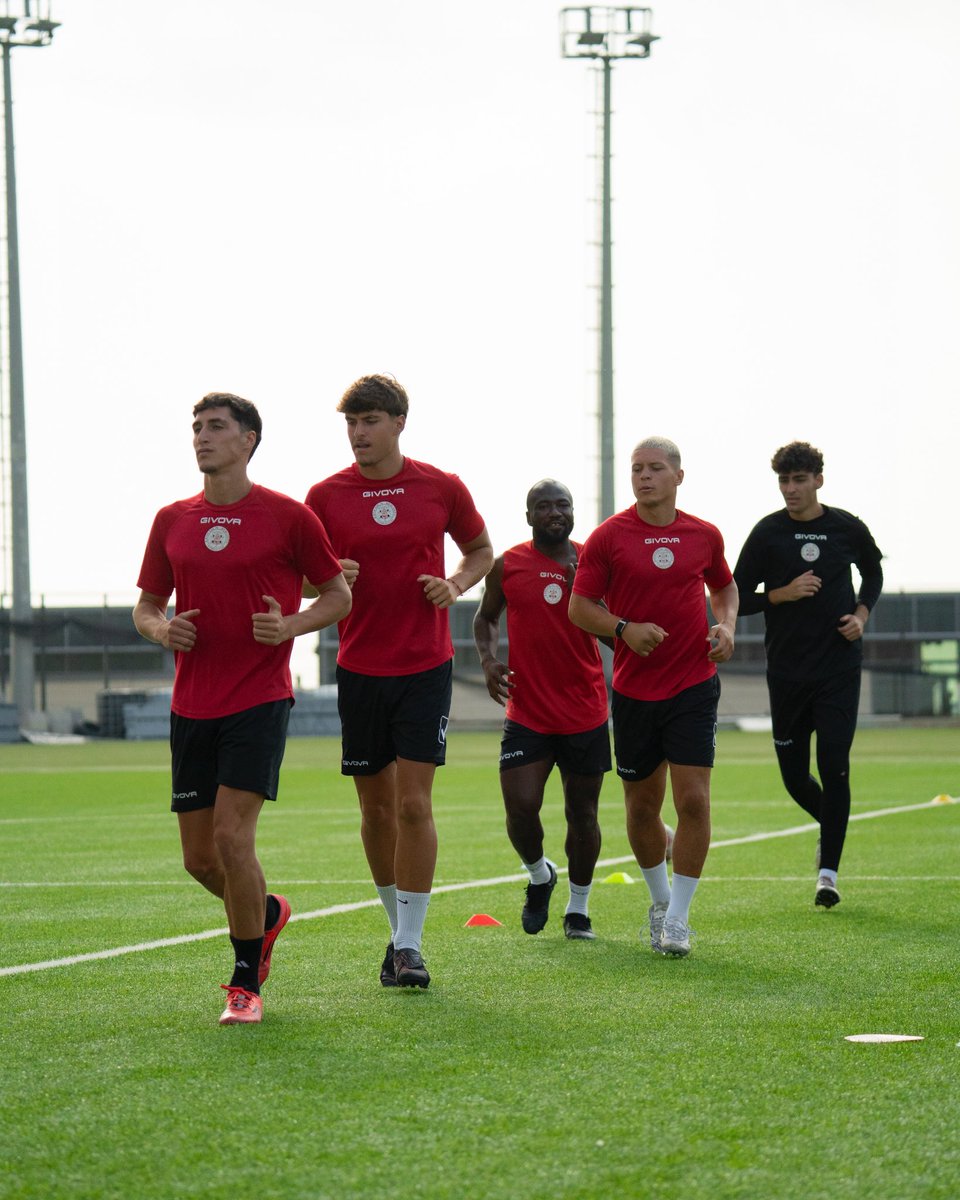 📸 Anthony Avellano and Jayvan Garro training with the first team! 

#LRIFC | #Academy