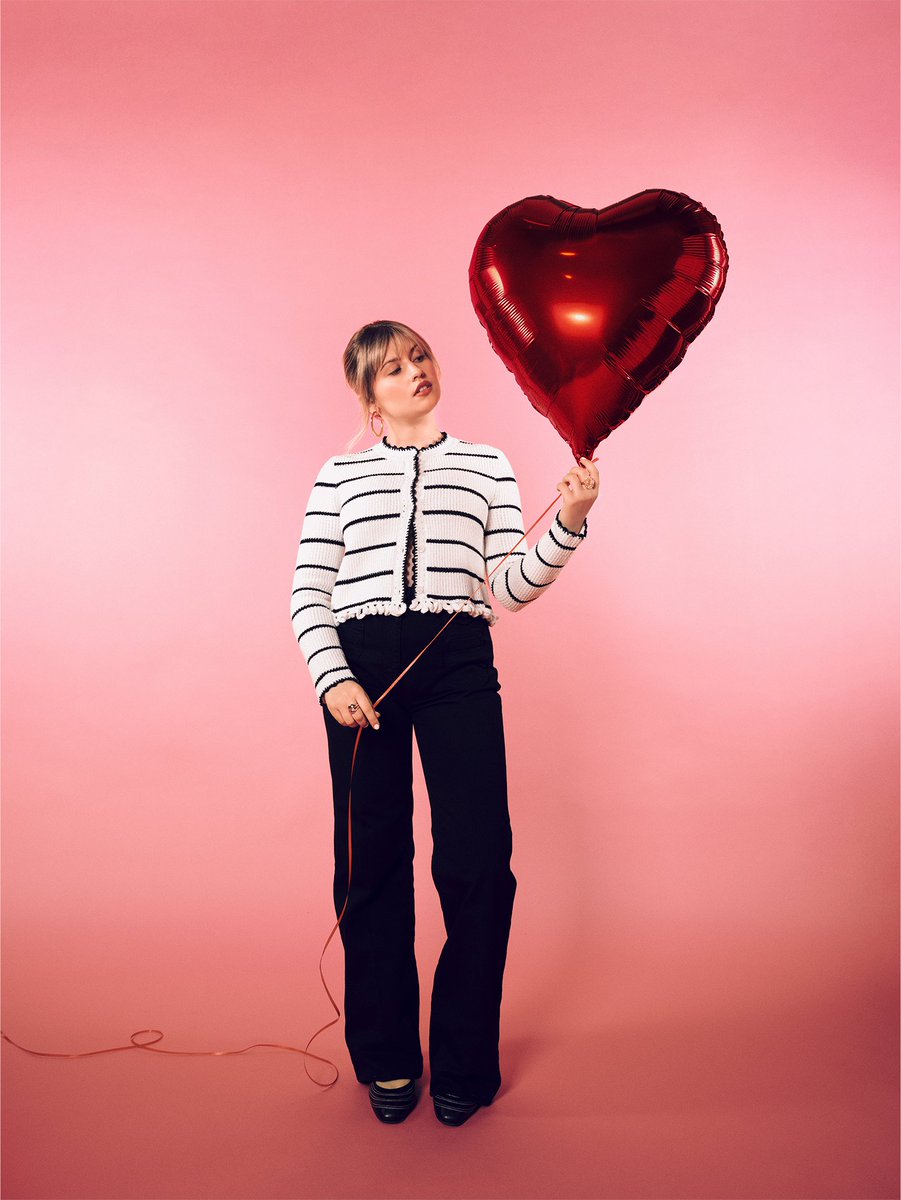 Douceur ❤️‍🩹 Quelques mois après sa victoire à la Star Academy, Marine dévoile son premier album Coeur maladroit, 13 chansons qui explorent l’amour et la confiance, maintenant sur Spotify ➡️ spoti.fi/3ZQfU4O