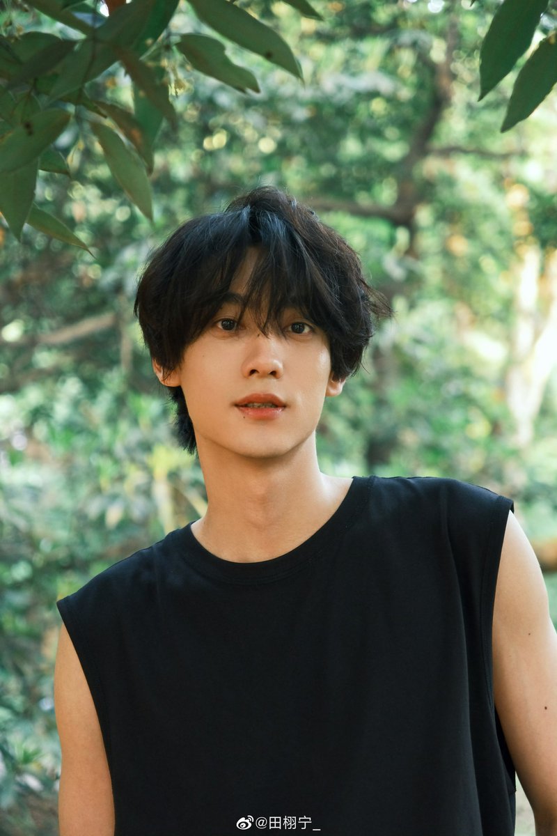 bthebae's tweet photo. ตอนเห็นน้องเถียนสวี่หนิง พระเอก #ศัตรูหัวใจคือแฟนใหม่ผมเอง #RevengedLove เซ็ตนี้ครั้งแรกได้แต่อุทานว่า อู้ว แล้วนั่งมองรูปอยู่พักนึงเลย ไฝตรงจมูกกับผมเซอร์ๆของเด็กตาลูกหมานี่มีสเน่ห์มากกกกก แล้วในซีรีย์ก้เล่นได้มีสเน่ห์มากจีงๆ แบบมากๆๆๆๆ 🥹🤲🏻 https://t.co/4DEDWL5oiN
