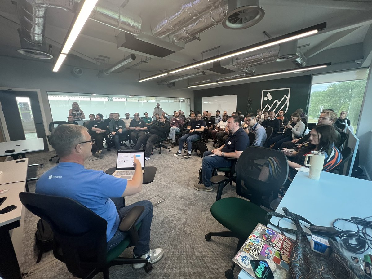 Okay #AgentCon Manchester you’re a bigger troublemaker than I am…

WHAT is going on at this event that the rooms are SO FULL that we’re having to legit STEAL chairs from random offices 😹

I have LOVED seeing all of be standing room only to get into the weeds of how