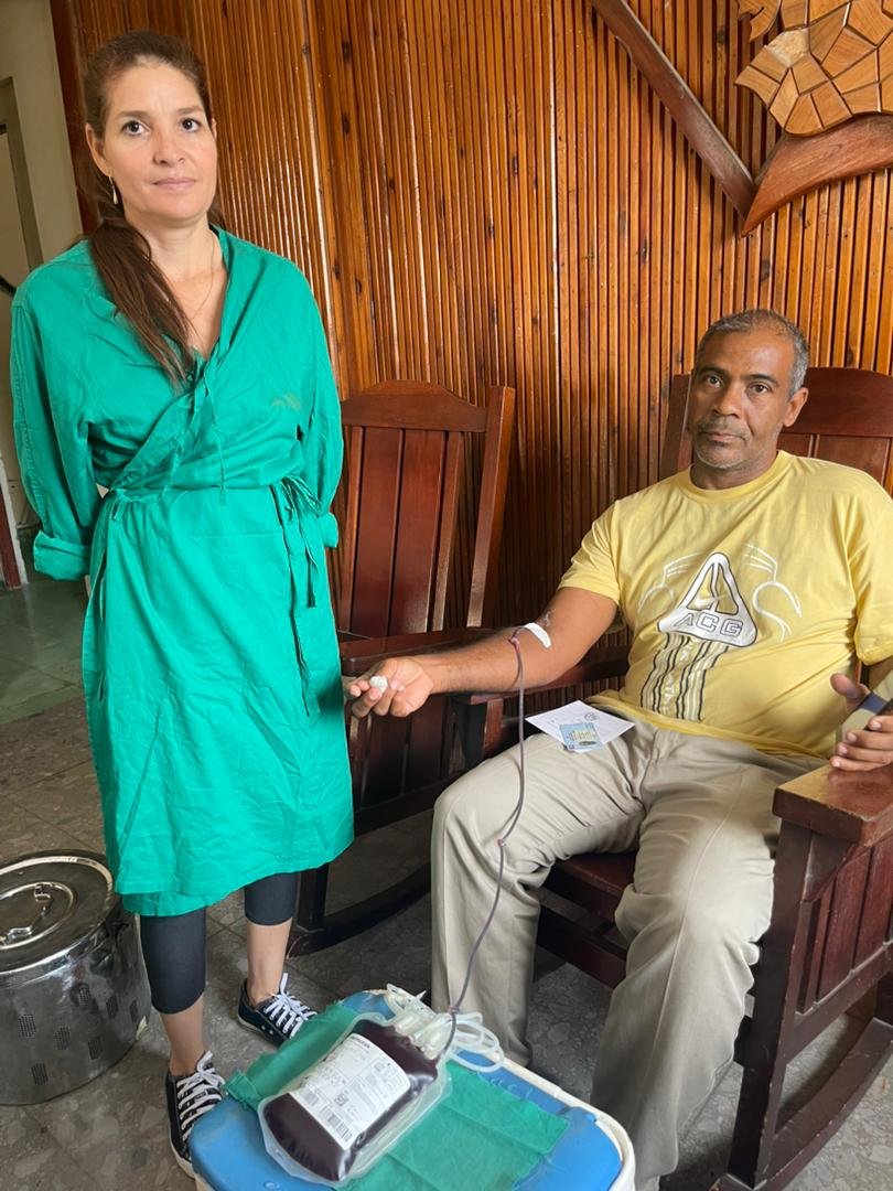 gecog_granma's tweet photo. Trabajadores del GECOG realizan hoy donaciones de sangre en saludos al 26 de Julio. porque cada gota cuenta y salva vidas.
@msanchezj04
@YudelkisOrtizB
#GECOG
#Granmaen26 https://t.co/9U46yhRcp0