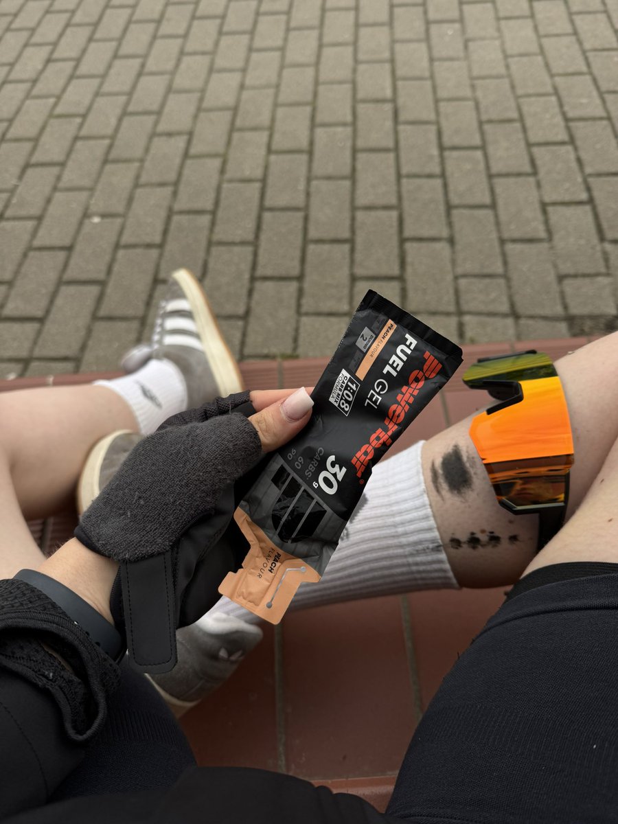 𝘓𝘢𝘶𝘳𝘢 tweet media