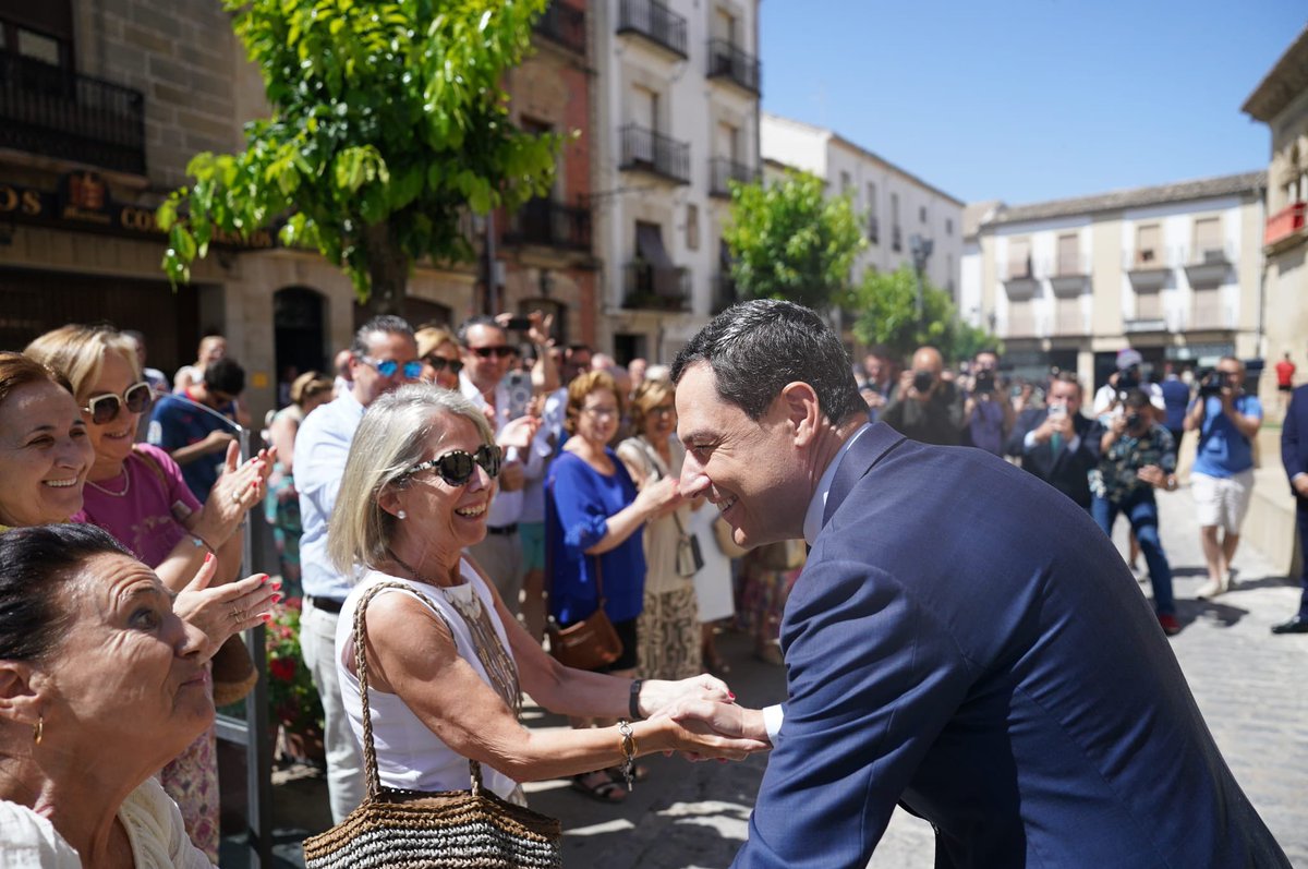 Seguimos demostrando con hechos nuestro compromiso con la provincia de Jaén. ¡Gracias por el cariño, Baeza!

Vamos a seguir haciendo realidad mejoras cooperando con su alcalde, <a href="/pedrojcbaeza/">Pedro J. Cabrera</a>.

Esta tierra tiene un enorme potencial y todos juntos la llevaremos al lugar que merece.