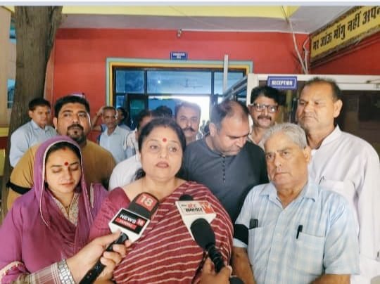 ‘आपातकाल’ ने कांग्रेस की तानाशाही सोच को एक्सपोज कर दिया था। जब देशवासियों का कांग्रेस से मोहभंग होने लगा, तब सामने पराजय देख हताश इंदिरा गांधी ने ‘आपातकाल’ लगाया। कांग्रेस की उस तानाशाही को याद कर आज भी रोंगटे खड़े हो जाते हैं।

25 जून के उस दिन को मोदी जी ने ‘संविधान हत्या दिवस