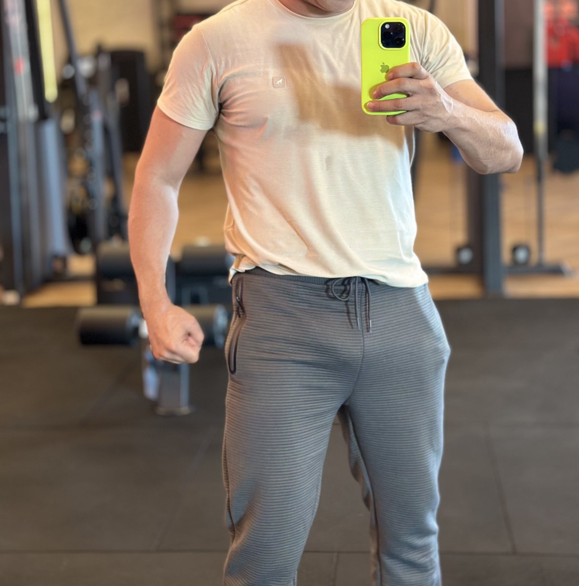 Bom dia! 
Fico bem de moletom?
#dick #cock #rola #dotado #roludo