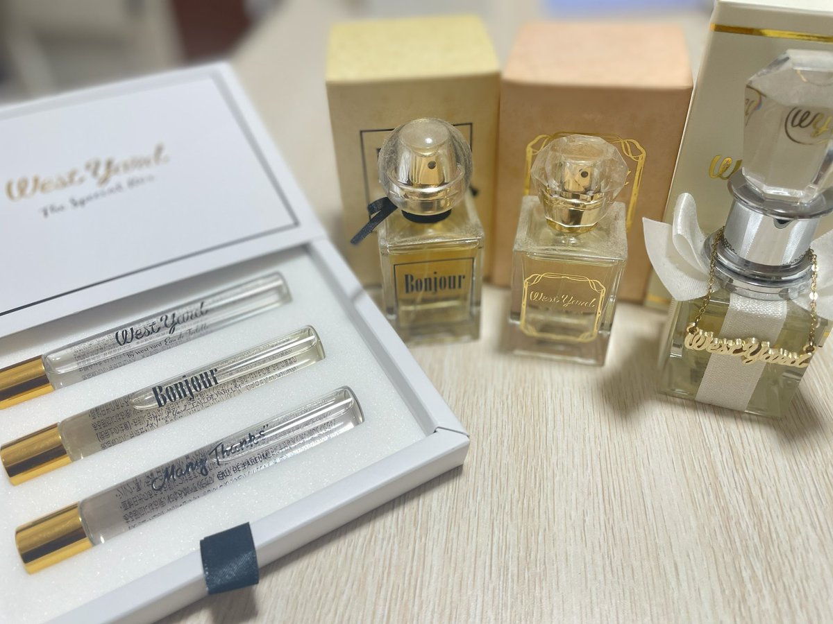 m0_s203's tweet photo. 私もWestYard復活して欲しい派💎
キャンドルもあった気がするけどグッズ箱に埋もれてる🕯️📦
#西野カナ
#WestYard https://t.co/Gep1Rnj8fU