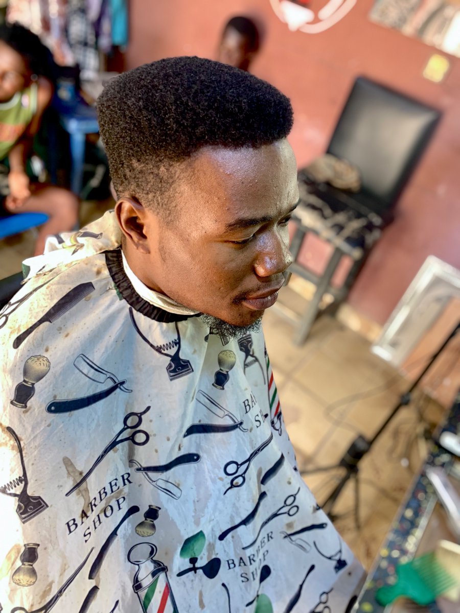 OnlyOneBarberYo's tweet photo. Before.                            After.

#that_tall_barber       💈💈
#barber_yo                 💇🏽‍♂️💇🏽‍♂️
#barber_yo_the_hair_therapist 
#stay_woke
💈⚔️😮‍💨 https://t.co/XeYZDcq333