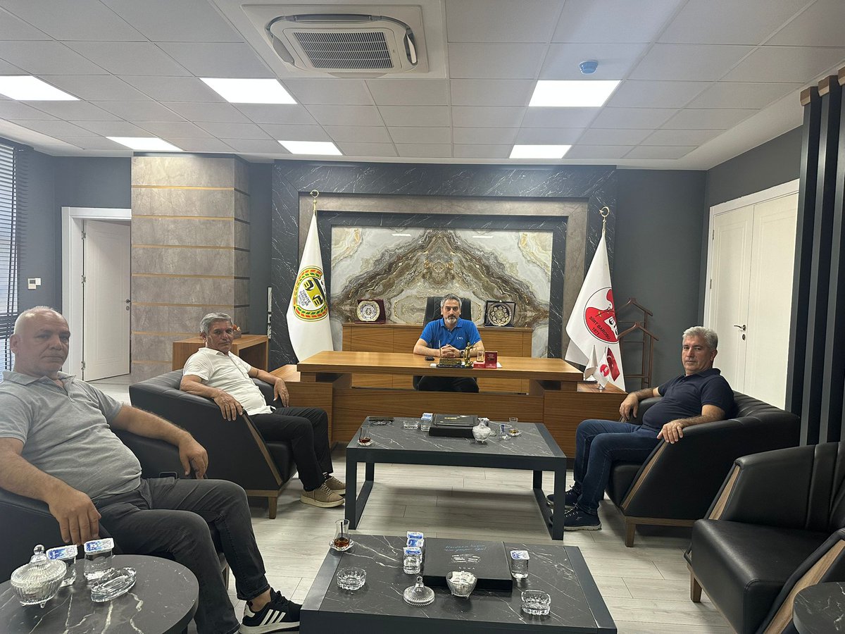 halitnk1's tweet photo. Siirt Baro Başkanlığı görevini yürüten, adam gibi adam, kıymetli akrabam Sayın #AvMuhammetAlptekin Bey’i makamında ziyaret ettik.
Yeni görevinde kendisine başarılar diliyoruz Allah yolunu açık etsin inşallah.#siirtbarobaşkanlığı https://t.co/ztEPsECR57