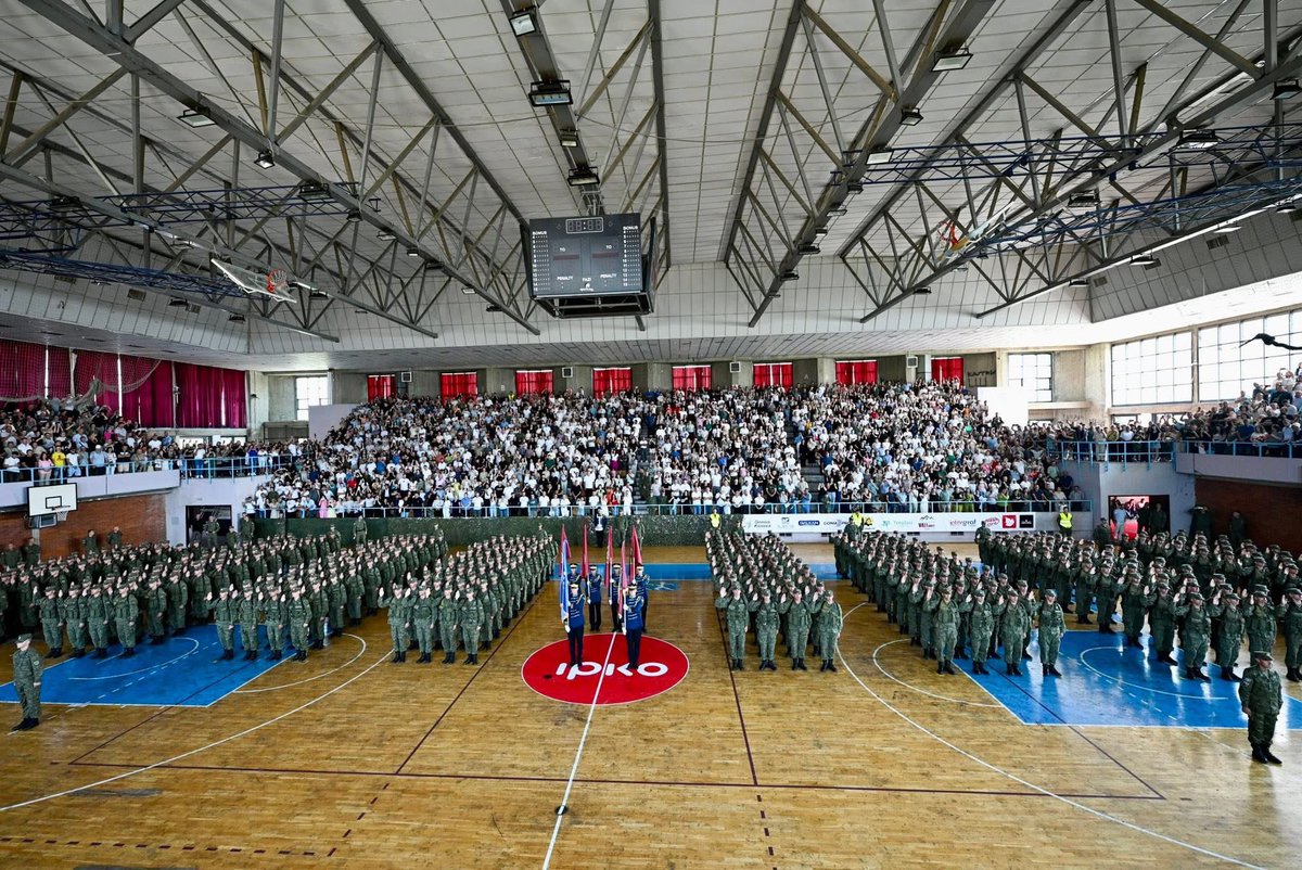 VjosaOsmaniPRKS's tweet photo. Today, 350 new soldiers took their oath to serve in the Kosovo Security Force. 🇽🇰

From these brave women and men in uniform, one powerful voice echoes: for Kosovo. 

Our Army grows in strength. Our Republic moves forward with pride. https://t.co/o2RCMA4hO3