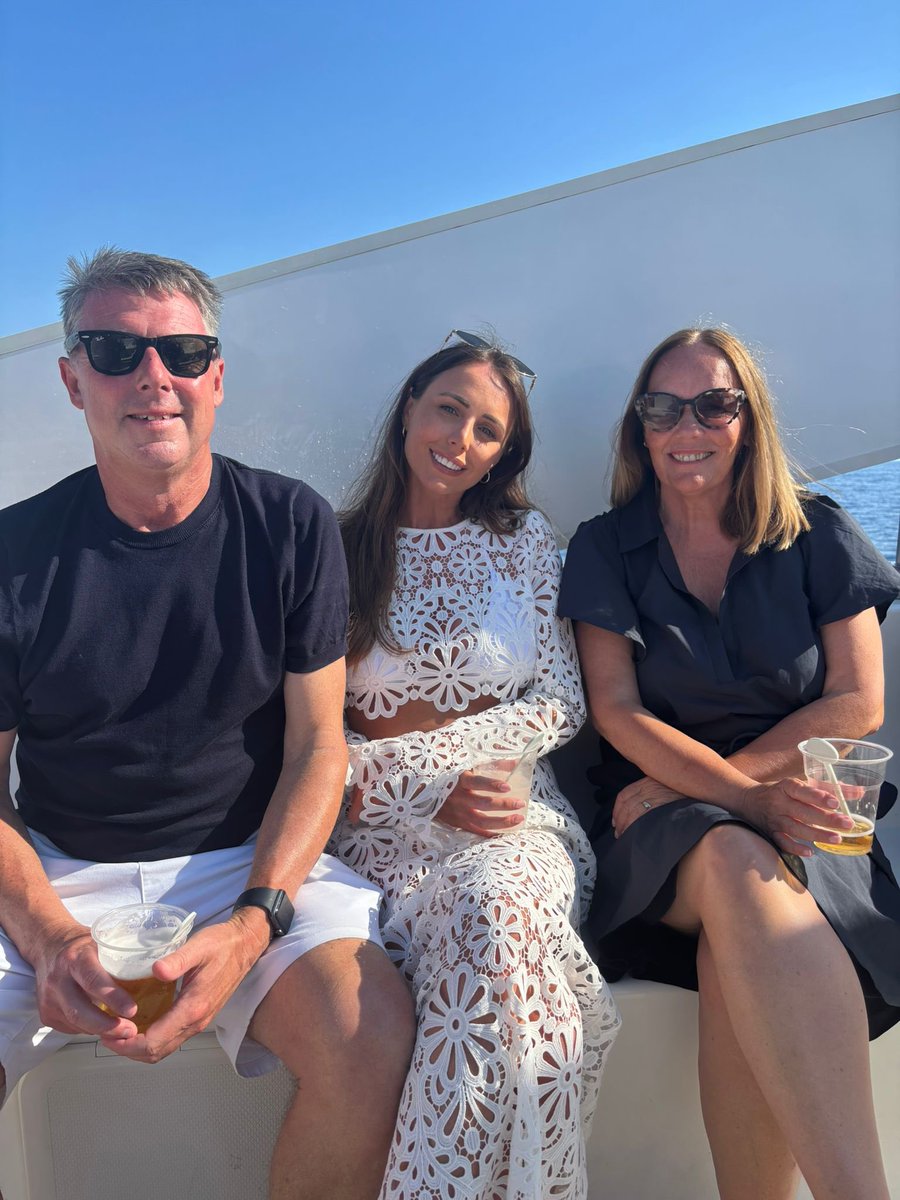 Today I walk our little girl down the Aisle x How the hell did that happen ? ❤️ Yamas 🙌🏻