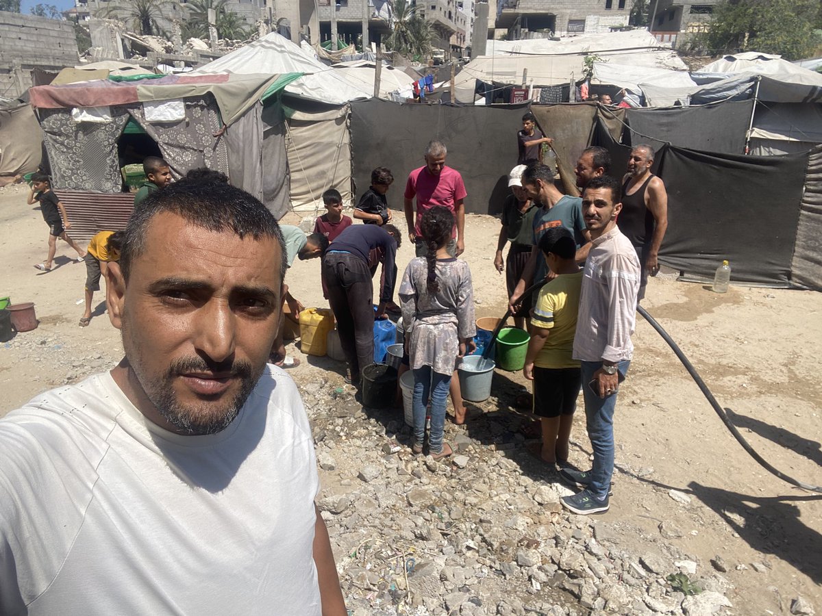 I am very sad that my posts haven't been getting a lot of interactions lately, which means that I won't receive enough donations to support my family and to feed the cats this week. My friends, sharing and commenting makes a huge difference, as this helps my tweets reach people