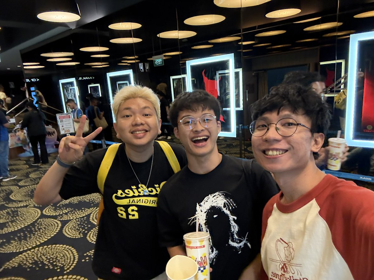 happy Something Beautiful international premiere day yall!! was nice meeting you <a href="/TheMileyCyrusHQ/">The Miley Cyrus HQ</a>