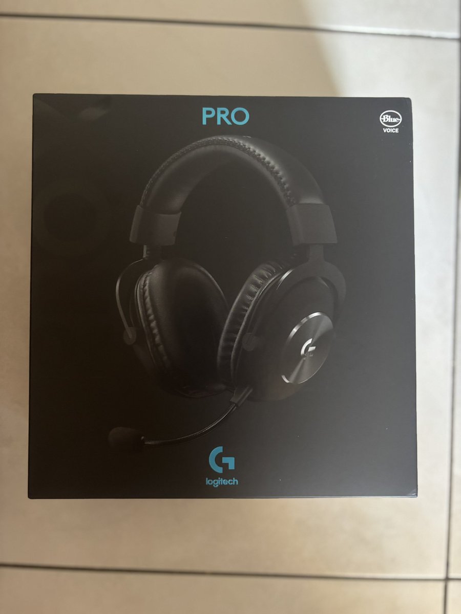 LiveAtenium's tweet photo. Surprise je l’attendais lundi et finalement il est arrivé aujourd’hui.
Mon nouveau casque #LogitechProX qui remplace mon bon vieux casque #Xbox https://t.co/n2fXh8UHr2