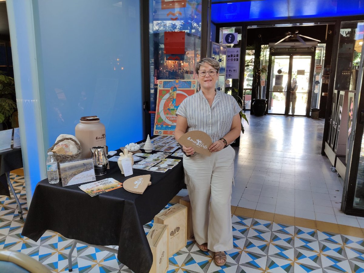 Emcotur's tweet image. 📣 Hoy en el @MercVictoria  se ha presentado una nueva experiencia de @MontillaMonriles y la #MancomunidadCampiñaSur.

@Emcotur ha estado allí apoyando como voz del empresariado turístico.

📌 Si tienes un negocio en la zona, asóciate a Emcotur y súmate a  f.mtr.cool/jfyvaggyvu