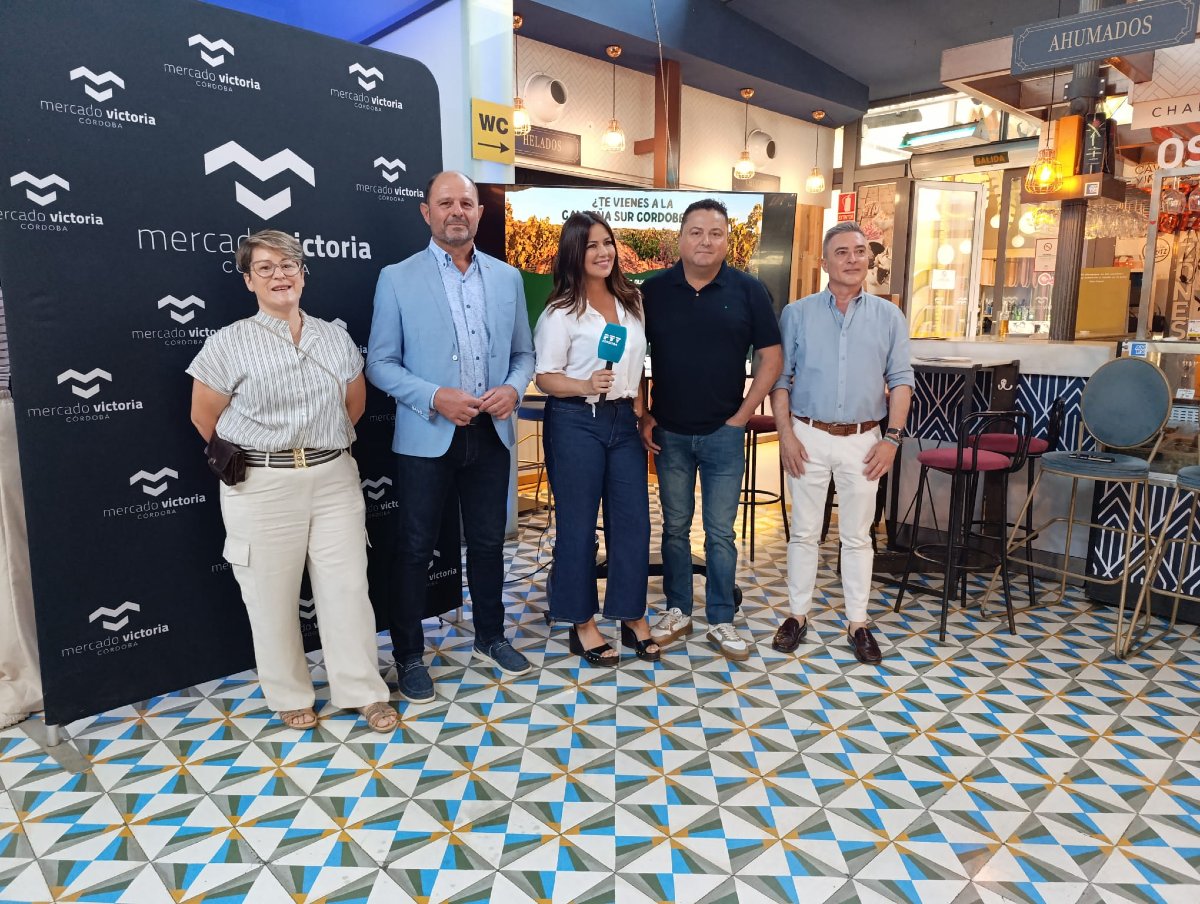 Emcotur's tweet image. 📣 Hoy en el @MercVictoria  se ha presentado una nueva experiencia de @MontillaMonriles y la #MancomunidadCampiñaSur.

@Emcotur ha estado allí apoyando como voz del empresariado turístico.

📌 Si tienes un negocio en la zona, asóciate a Emcotur y súmate a  f.mtr.cool/jfyvaggyvu