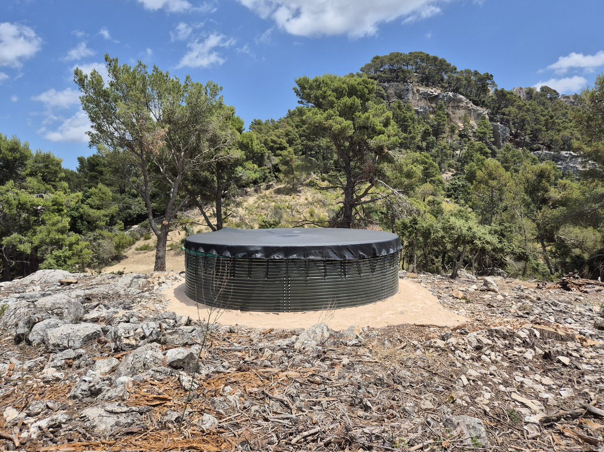 El <a href="/goib/">Govern de les Illes Balears</a> instal·la un dipòsit d'aigua contra incendis forestals a la finca d'Es Verger, a Alaró, per millorar la capacitat de resposta dels mitjans d'extinció.

Es reforça la protecció d'una zona d'alt valor patrimonial, com és el castell d'Alaró.

🔗 tn.caib.es/YN9SyLlkAheT