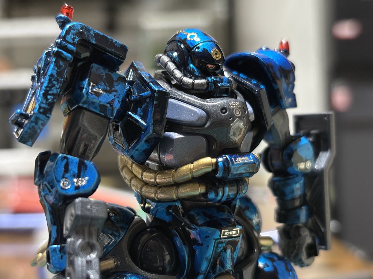 モノアイパーツ届いたので、やっと完成しました！
HG軍警ザクです！
今回は初のラップ塗装とモノアイをSPプレートに変更をしてみました！
結構上手くいったと思います！

 #ガンプラは自由だ 
 #ガンプラ好きな人たちと繋がりたい