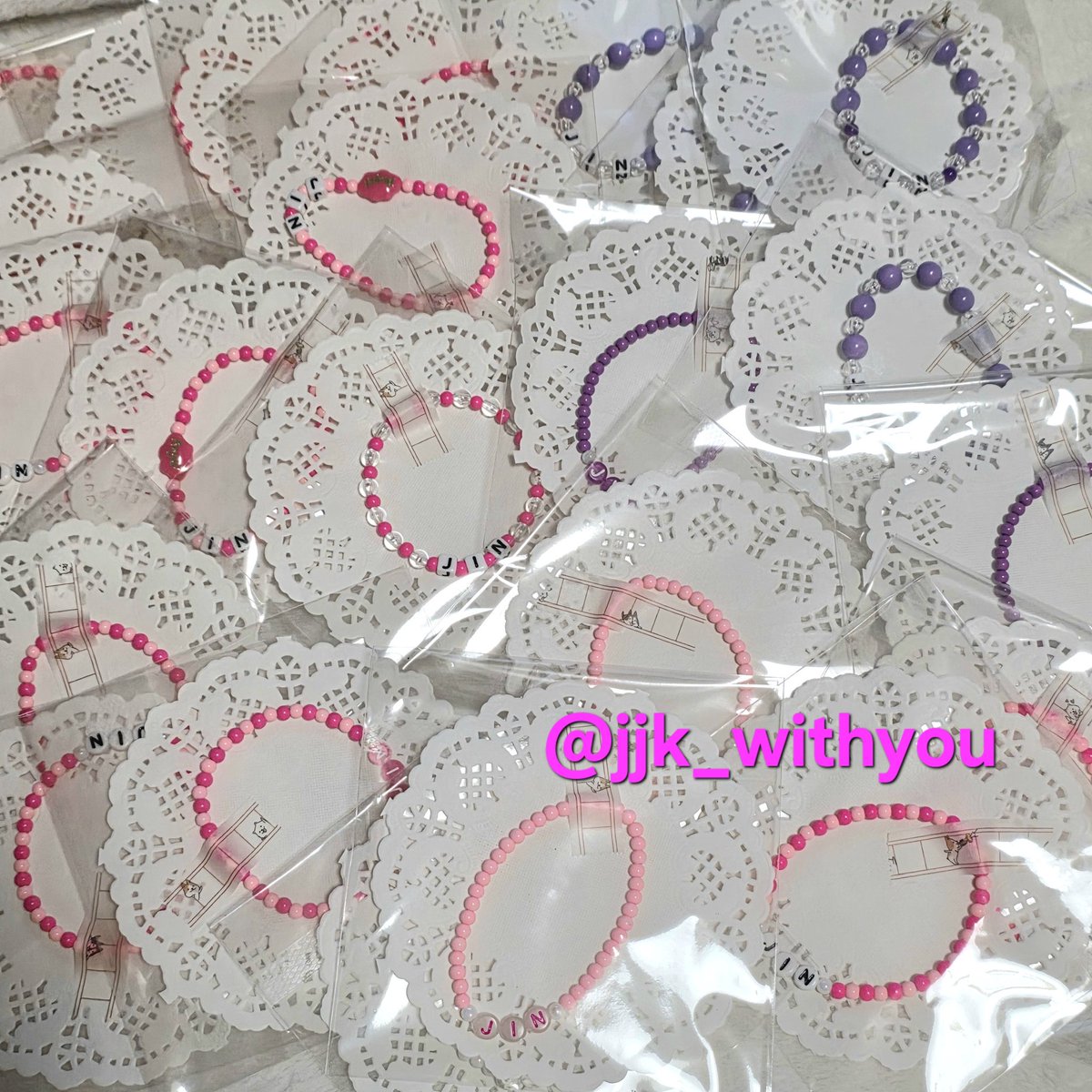 🕹 달석콘 나눔 합니당 🕹
직접 만든 비즈팔찌 나눔 시간이 없어 많이 못만들었어여 ㅠ.ㅠ  
📍 일자: 6월 28일 잠실 ,29일 고양
📍 인증 :게시글 RT 프로필 확인
      당일 장소 공지하겠습니당
#방탄소년단진 #Jin #Jin_TOUR 
#RUNSEOKJIN_epTOUR 
#RUNSEOKJIN_epTOUR_inGOYANG