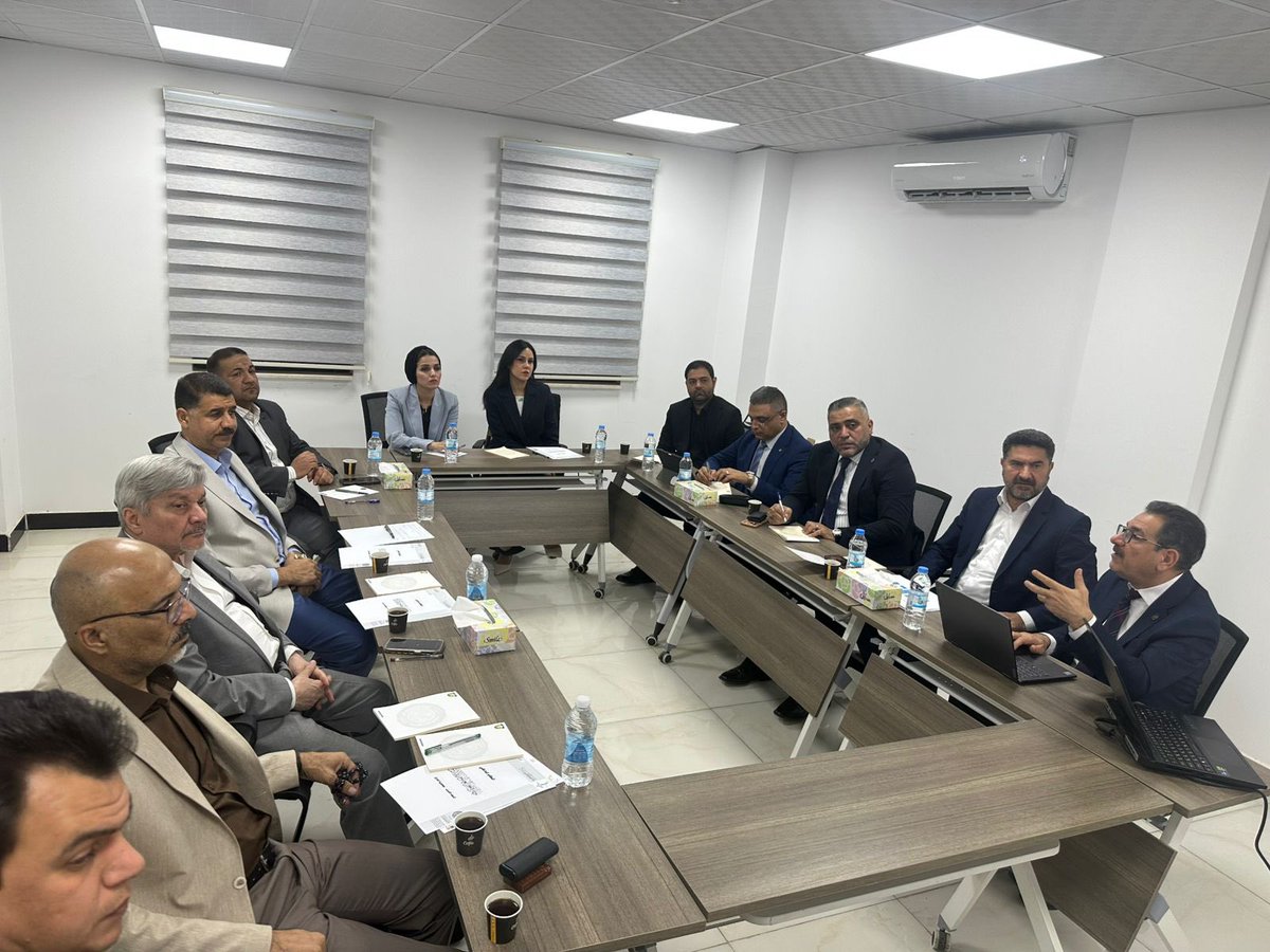 BahrAlolomForum's tweet image. في اطار تعزيز جائزة بحر العلوم للابداع وتطوير مخرجاتها استضفنا فريق تقييم الأداء المؤسسي في أمانة مجلس الوزراء لإستعراض التجربة والخبرة في مشروع جائزة التميز الحكومي، والاستماع الى ارائهم القيمة في تطوير الجائزة وتوسيع دائرة نطاقها والانفتاح على مساحات ابداعية علمية ومجتمعية…