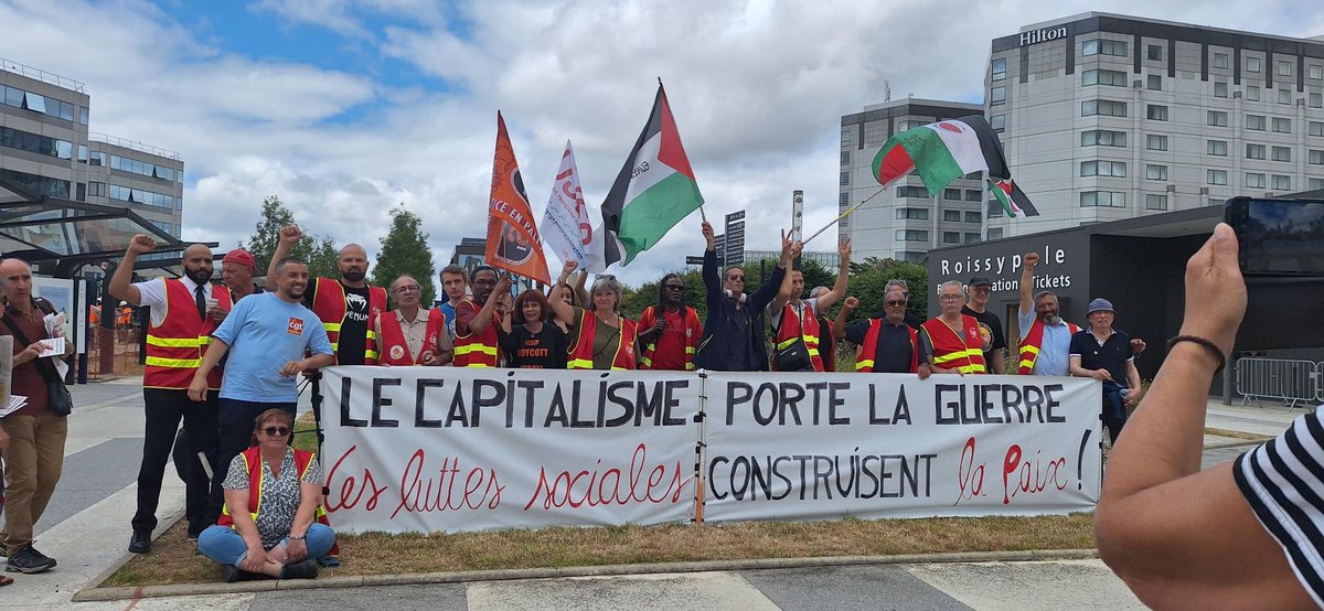 🇵🇸✊Nous étions présent.e.s ce midi pour une présence et prise de parole #BDS au rassemblement intersyndical (CGT Roissy, Sud Aérien, FO Roissy, CGT 93 et CGT Airfrance) à Roissy en solidarité avec les syndicats de l’aérien qui se mobilisent contre la livraison d’armes à Israël