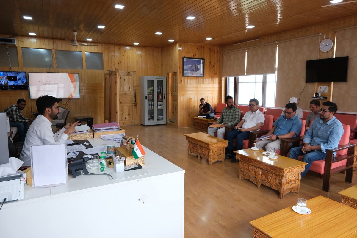 airnewskargil's tweet photo. @KargilKreda Holds Introductory Meeting with Newly Appointed @dc_Kgl/CEO Rakesh Kumar (IAS) Expressed appreciation for the agency’s contributions &amp; emphasized the importance of renewable energy in achieving long-term environmental &amp; economic goals
@mnreindia @prasarbharti https://t.co/7Uf2D17Yye