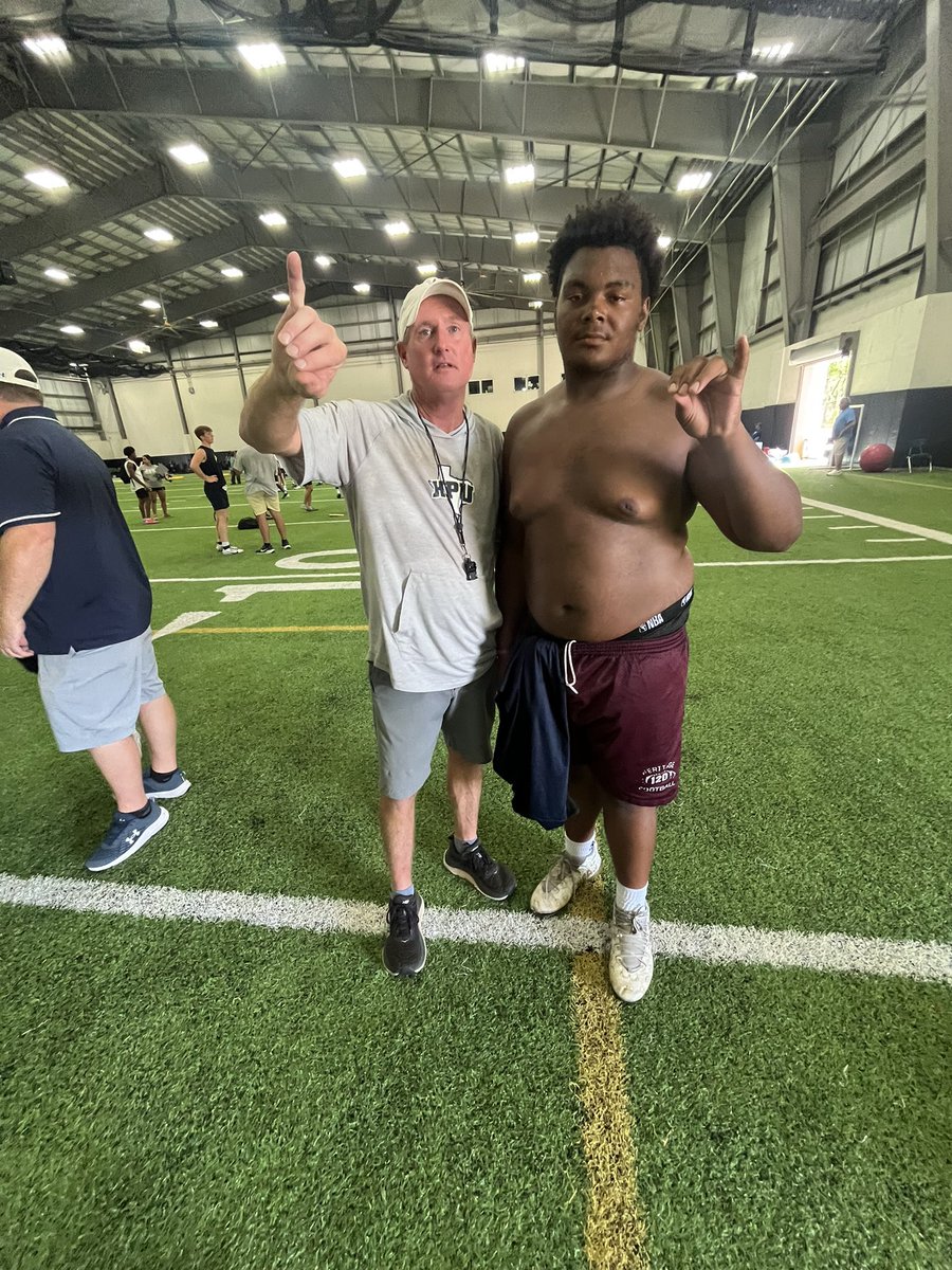 EthanSimpson76's tweet image. After a great camp and conversation with @coachEastmanHPU I am blessed to receive an offer from @HPUFootball !!! Thank you, Coach! #YotesUp #BuiltDifferent

@Coach_LColvin @CoachJ_Fish @HHSRecruiting @StevenGreek1
@HHS_Coyote_FB @CoachSandoval12