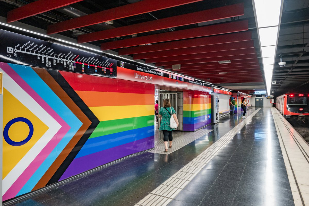 TMB_Barcelona's tweet photo. 🏳️🌈Un any més ens sumem a la celebració del Dia de l’Orgull #LGTBI, com a empresa compromesa amb el desenvolupament sostenible i equitatiu de la societat que aposta per la igualtat d’oportunitats i la no discriminació. #OrgullBCN #OrgullLGTBI #28J #RSC🌈 https://t.co/H8ab1hiRDY