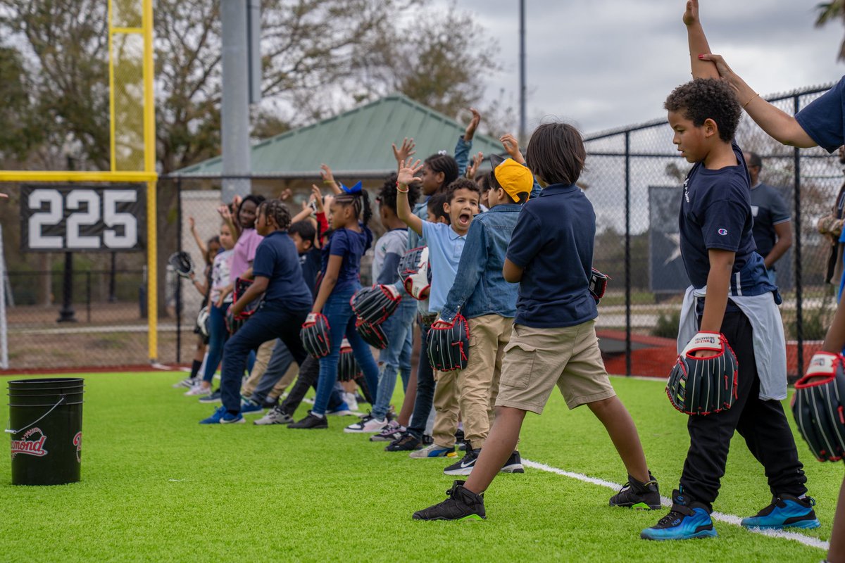 WalkOffJax's tweet photo. Throwback to one of our favorite parts of the school year — clinics with DCPS students! ⚾️☀️

Now that summer is here, we’re already missing the energy, smiles, and excitement these kids bring to the field. Can’t wait to get back out there this fall! 💙

#jaxsports #jacksonvilleflorida #jaxfl #youthsports #duuuval