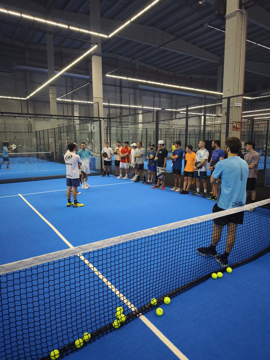 Nuevo curso Assistant Coach L1 con futuros instructores de México, Argentina, Chile, Italia, Francia, Polonia, Eslovenia, Chipre, Grecia, Venezuela, Suecia y España, es increíble que el pádel no para de crecer en todo el mundo.