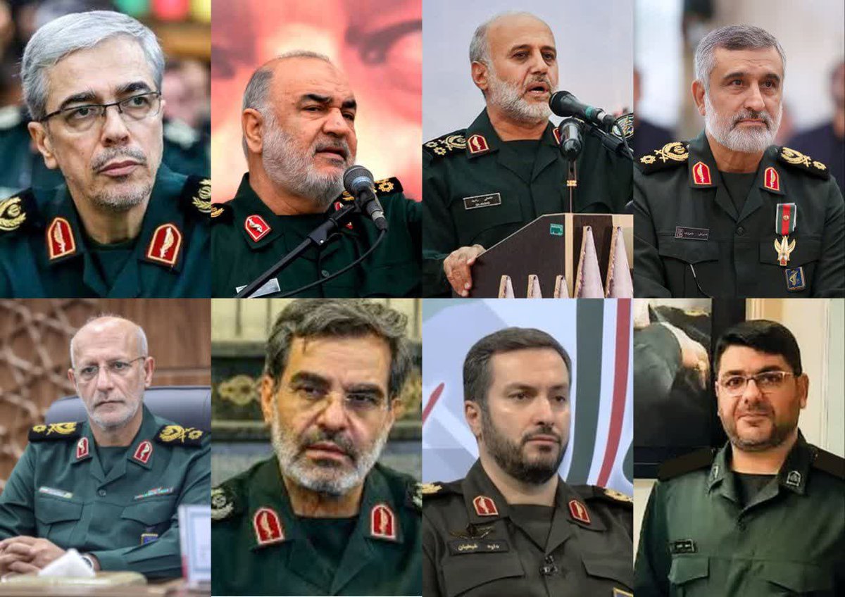 Mah__2021's tweet image. هیچ وقت یادمون نمیره
که زندگی و امنیت خود را مدیون شما هستیم ...
شما هایی که از جان خود گذشتین تا مردم آرامش و امنیت داشته باشن....
#بدرقه_90میلیونی
#مدافعان_میهن