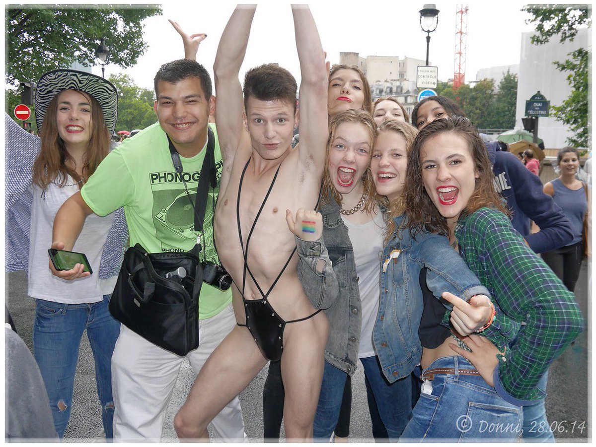 Pride Paris 2012 &amp; 2014 🏳️‍🌈
Faites attention à vous demain 😘
Vive la Pride, Fuck La Meute 🏳️‍🌈❤️🏳️‍🌈
Nous gagnerons 💪